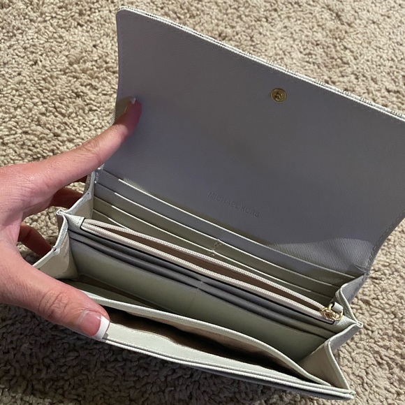 Michael Kors Wallet - Picture 4 of 7